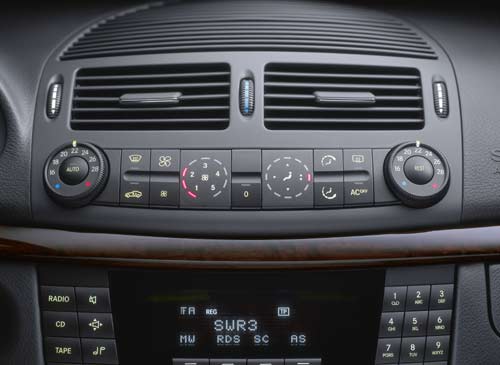 Bedienelemente der Klimaautomatik 