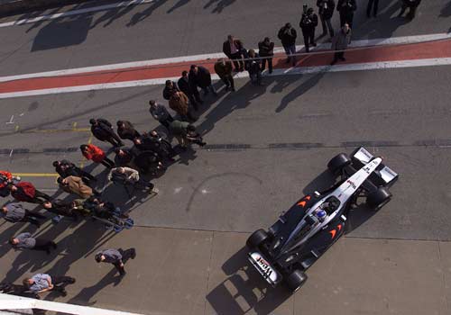 Alexander Wurz bei der ersten Testfahrt im neuen West McLaren Mercedes