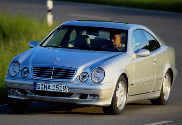 Technik der C-Klasse, optisch eine E-Klasse: Auch der alte CLK war ein schnes Auto