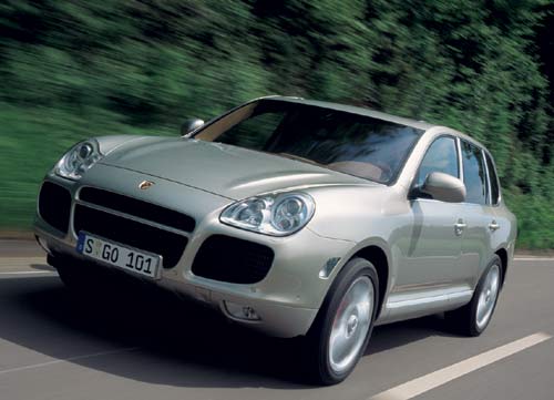Kraftvolle Erscheinung: Der Porsche Cayenne, hier die Turbo-Version mit groen Lufteinlssen im Bug