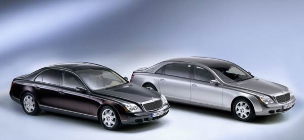 Ende Mai 2002 erfolgt die Verkaufsfreigabe: Maybach 57 und der nochmals lngere Maybach 62 (hinten)