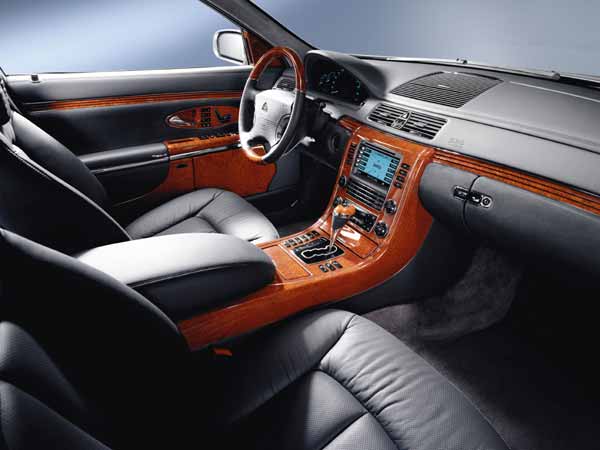 Im Maybach-Cockpit wird wohl meist ein Chauffeur Platz nehmen