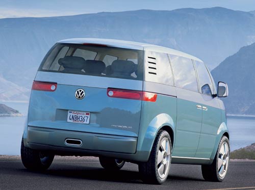 Auch von hinten sieht der Microbus ebenso bullig wie kompakt aus