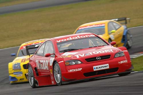 Joachim Winkelhock (Opel) wurde im Opel Astra V8 Coup Sechster