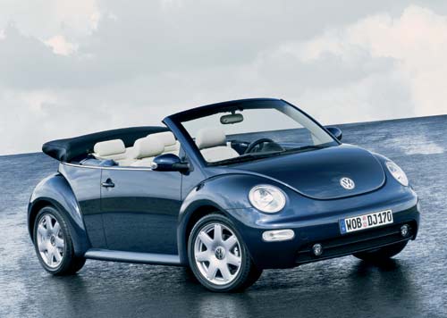 Mercedes-like: Wie allen neueren Volkswagen trgt auch das Beetle Cabrio den seitlichen Blinker im Auenspiegel