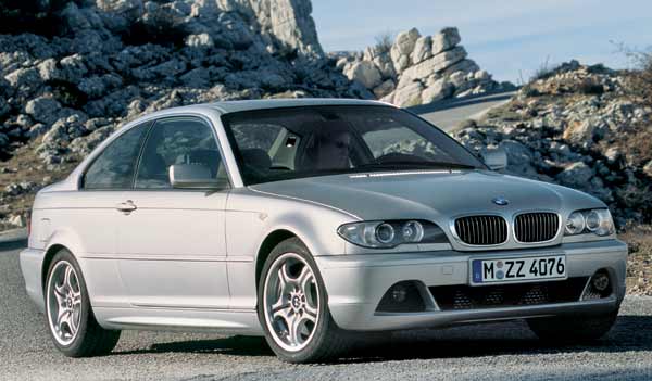 Wie bei der Limousine sitzen die seitlichen Blinker nun weit oben am Kotflgel