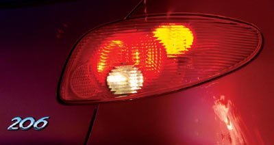 Peugeot 206: Neues Heckleuchten-Design im alten Format