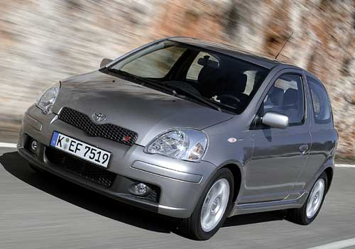 Neue Scheinwerfer und andere Retuschen kennzeichnen den neuen Yaris-Jahrgang