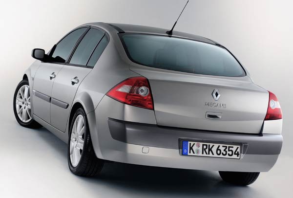 Im Gegensatz zum Schrägheck-Pendant bietet die Mégane Limousine auch ein klassisches Heck ohne Extravaganzen