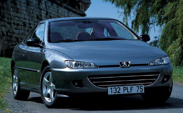 Das Peugeot 406 Coup jetzt mit dezent vernderter Frontpartie