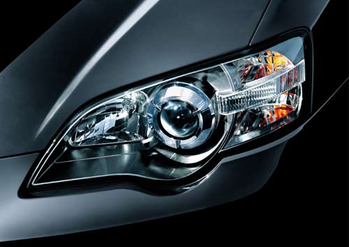 Neu gezeichnete Scheinwerfer am Legacy