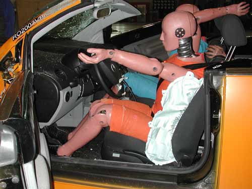 Der New Beetle erreicht das beste Ergebnis. Dennoch hat auch hier der Beifahrer Bodenkontakt