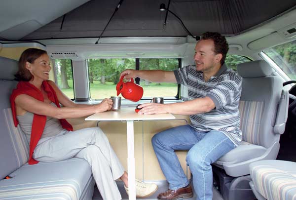 Kaffeepause im California: In kaum einem anderen Auto geht das so gut