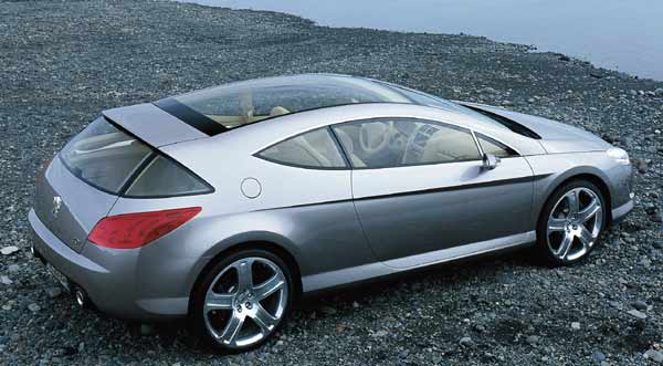 Die Glasdach sorgt fr einen hellen und grozgig wirkenden Innenraum