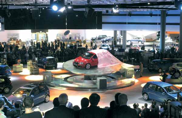 Gruppenbild mit GTI: Premiere auf der IAA 2003