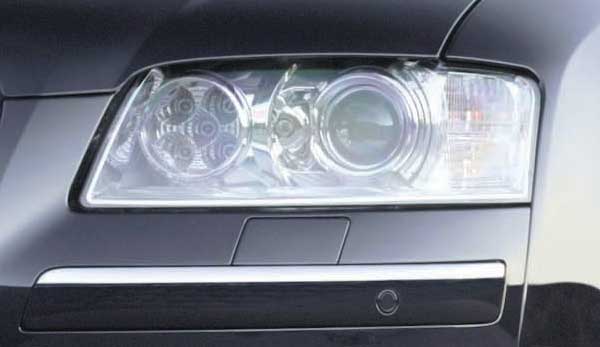 Fnf Sterne fr mehr Sicherheit: Serienmig verfgt der A8 W12 ber ein LED-Tagfahrlicht im inneren Scheinwerfer