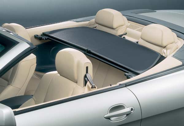 Das Windschott wird bei Nichtgebrauch flach abgeklappt