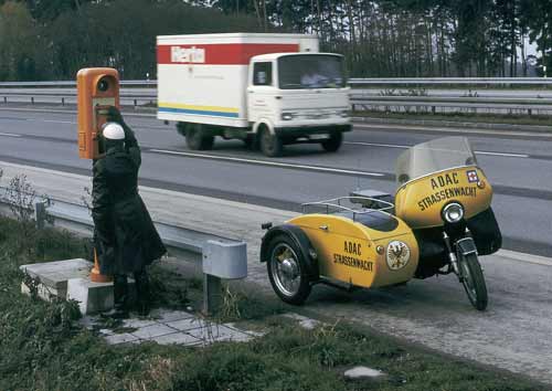 Die Kommunikation erfolgte oft noch �ber die Notrufs�ulen