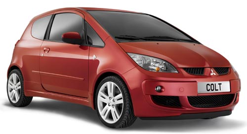 Eine größere und bulligere Frontschürze ist Erkennungszeichen des dreitürigen Colt. An der Scheibenwischer-Stellung wird Mitsubishi noch nacharbeiten müssen