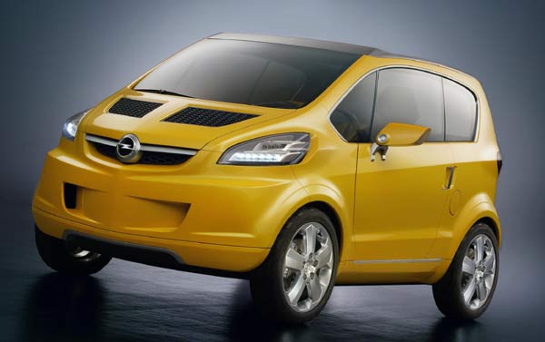 Auf gut drei Metern Lnge bietet die Opel-Studie TRIXX Platz fr bis zu vier Personen oder sehr viel Gepck