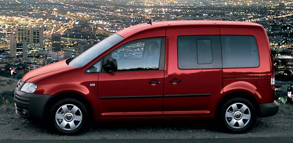 Zwei Schiebetren sind serienmig, allerdings mit 70 Zentimetern recht schmal