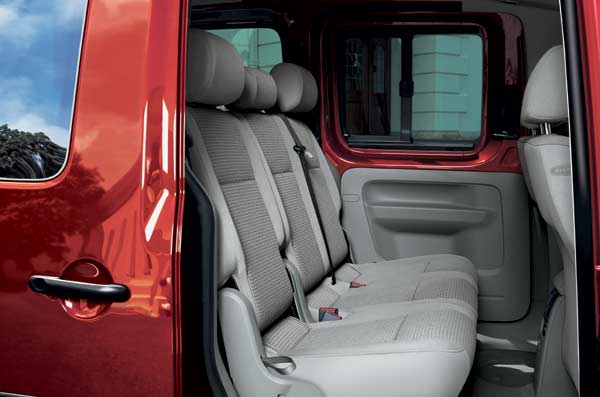 Innen finden bis zu sieben Personen Platz, wenn die zweite Rckbank geordert wird