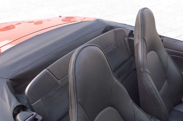 Künftig gibt es zwei zusätzliche Lautsprecher im Windschott