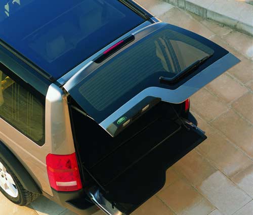 Dia asymmetrische Heckklappe ist zweigeteilt