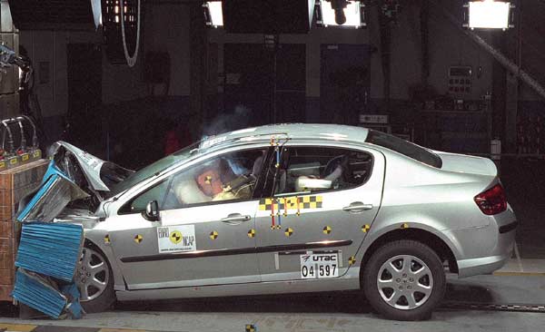 EuroNCAP Juni 2004: 5/4/2 Sterne für den Peugeot 407