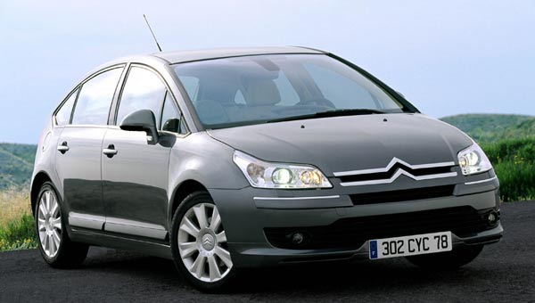 Neue Designsprache an der Front: Groer Doppelwinkel, mehr Chrom als gewohnt und Scheinwerfer mit einem Tick BMW 5er