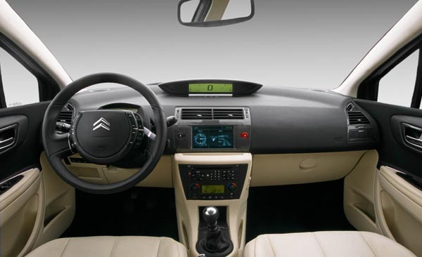 Blick ins C4-Interieur: Zentralinstrumente in digitaler Form