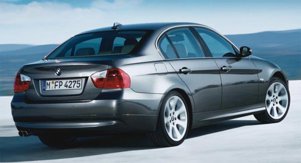 Die Heckleuchten scheinen uns nicht gerade das i-Tpfelchen des Designs zu sein