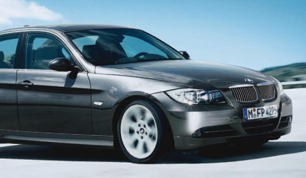 In der Lnge ist die neue Generation um fnf, in der Breite sogar um acht Zentimeter gewachsen, was »