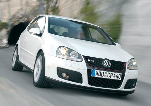 Zugegeben, das Wei hat es uns nach all den Jahren der Abstinenz angetan. Als der Golf GTI 1976 erstmals auf den Markt kam, »