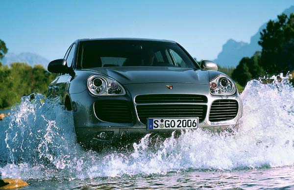 Fr Porsche-Fans noch unser Cayenne-Lieblingsbild: Der Turbo ist jetzt auch mit 50 Mehr-PS (500 PS) zu haben, doch der Spa kostet fast 15.000 Euro Aufpreis
