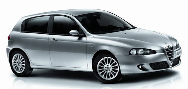 Die Seitenansicht und das Grunddesign hat Alfa nicht angetastet