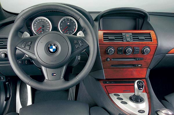 Blick ins M6-Interieur: Mehr Chrom, mehr Leder, mehr Tasten als blich