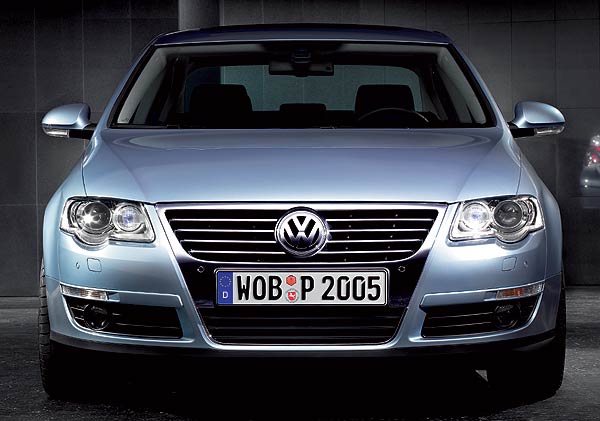 Gestatten, VW Passat. Die fnfte Generation der Mittelklasse-Limousine trgt erstmals das neue Markengesicht