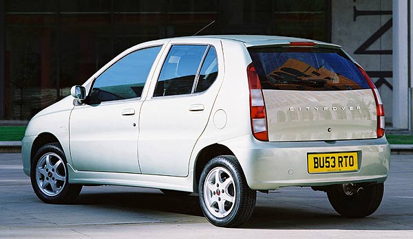 Hier die besser ausgestattete Variante &raquo;Style&laquo;. Prägnant sind die Heckleuchten und der große Schriftzug auf der Heckklappe. Das Kennzeichen sitzt im Stoßfänger, Tankdeckel und Auspuff für hiesige Verhältnisse auf der falschen Seite