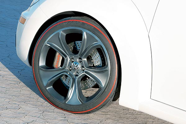 Die 19 Zoll-Rder sind wohl ein Augenschmau fr Tuningfans, aber insgesamt hart an der Grenze zur Protzigkeit, die einem Beetle nicht steht