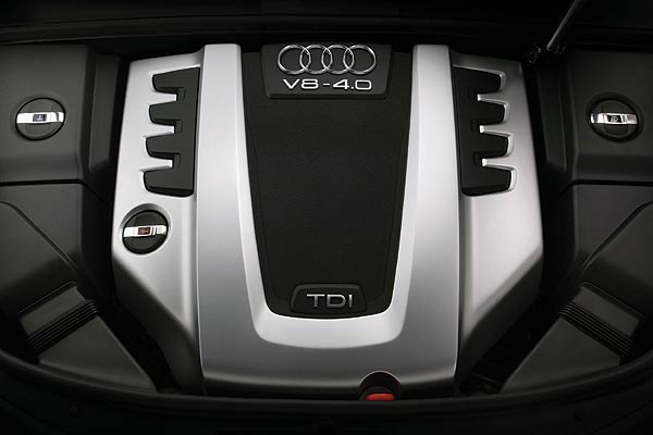 Unter der Haube arbeitet ein neu entwickelter V8-TDI mit 286 PS und Rufilter