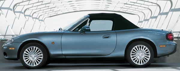 Das Sondermodell gibt sich äußerlich an speziellen 15 Zoll-Rädern und &raquo;