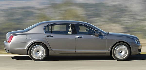 Die Limousine wurde parallel zum bereits eingefhrten GT Coup entwickelt. Merkmale sind ein lngerer Radstand sowie erhhte Dachlinie und steilere Frontscheibe