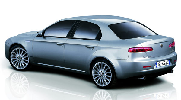 Der Verzicht auf das dritte Seitenfenster bleibt, doch der Trgriff ist jetzt konventionell ausgefhrt