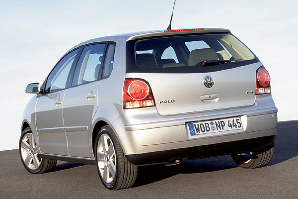 Am Heck gibt es neue Leuchteinheiten und eine V-frmig heruntergezogene Heckscheibe