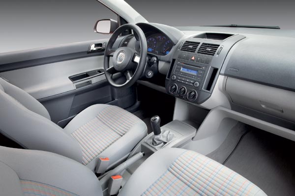 Blick ins Interieur: Dezente Retuschen an der Mittelkonsole und ein angenehmes Ambiente