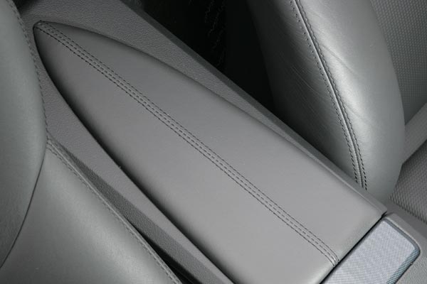 ... der Mittelarmlehne. Der Aufpreis betrgt 390 Euro