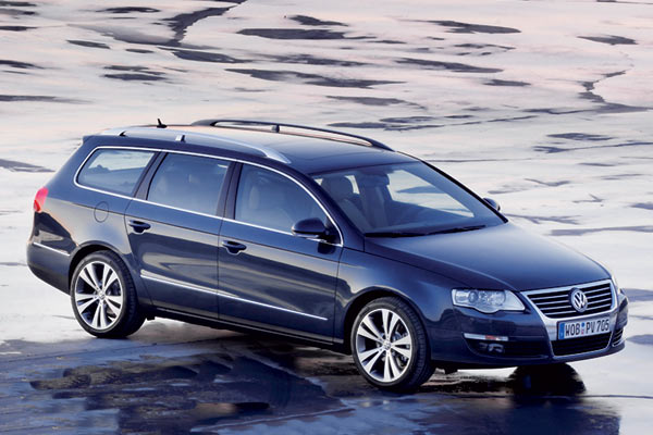 Die neue Generation ist in allen Dimensionen deutlich gewachsen. Wegen des vergleichsweise kurzen Radstands ergeben sich groe Karosserieberhnge