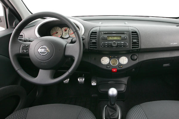 Blick ins Interieur des schnellsten Micra