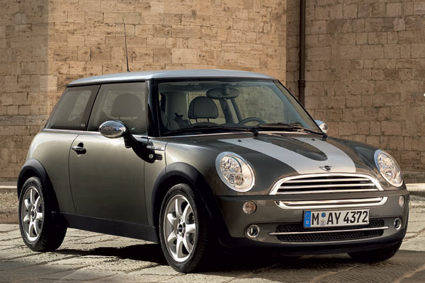 Der Mini »Park Lane« kommt (wenn gewnscht) in dieser Sonderlackierung daher. Der Dekorsatz auf der Motorhaube ist optional. Dazu kommen 16 Zoll-Alurder, viel Chrom auen und »